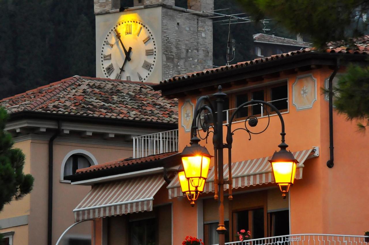 Albergo Meuble Olivi Toscolano Maderno Exteriér fotografie