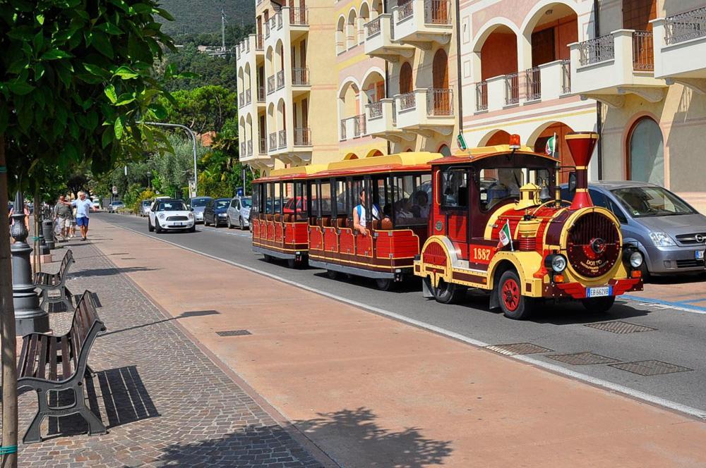 Albergo Meuble Olivi Toscolano Maderno Exteriér fotografie