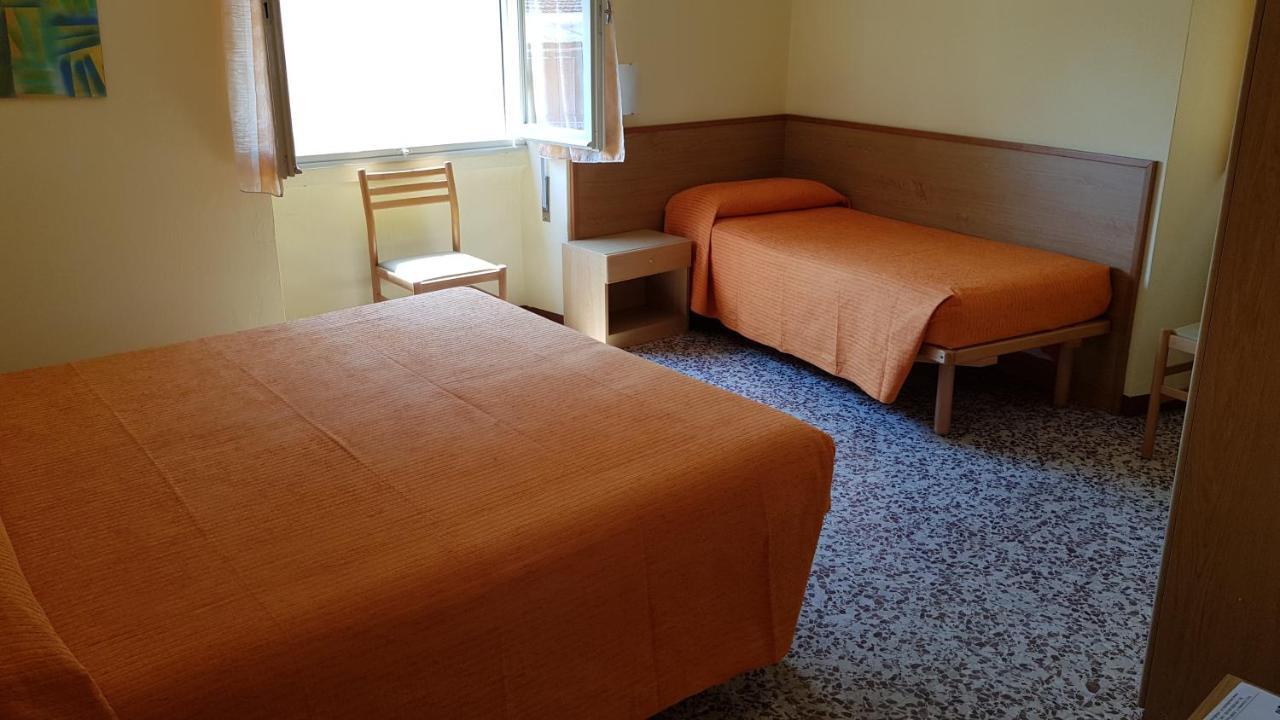 Albergo Meuble Olivi Toscolano Maderno Exteriér fotografie