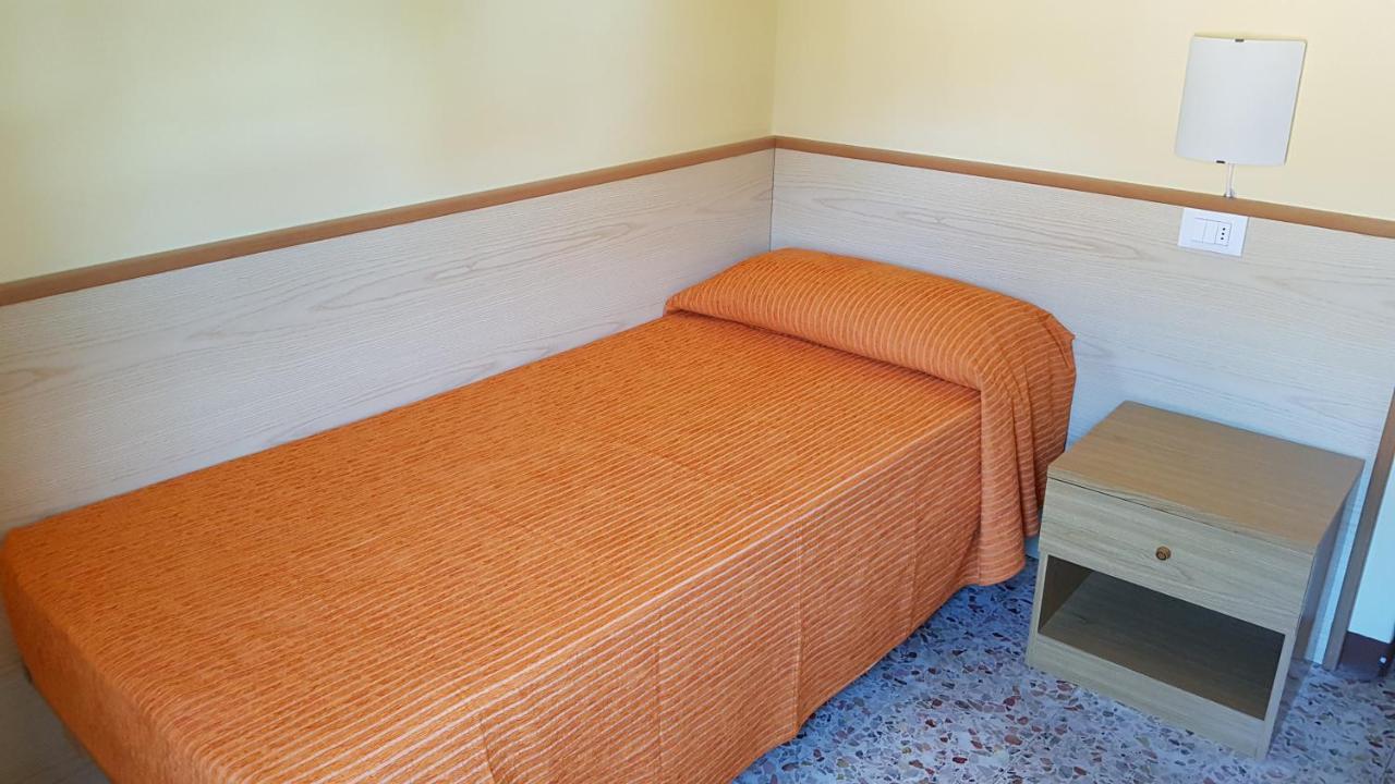 Albergo Meuble Olivi Toscolano Maderno Exteriér fotografie