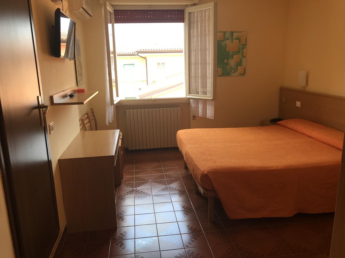 Albergo Meuble Olivi Toscolano Maderno Exteriér fotografie