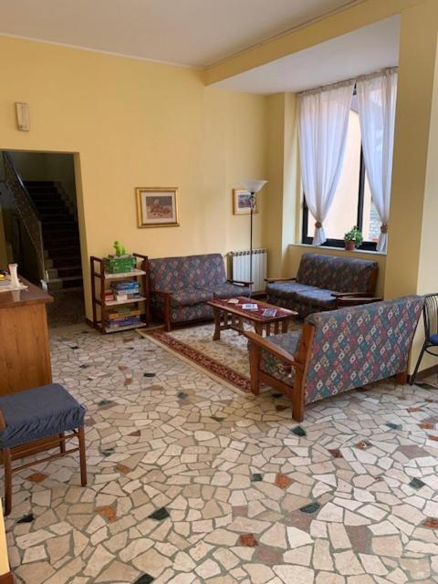 Albergo Meuble Olivi Toscolano Maderno Exteriér fotografie